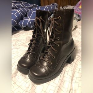 Women’s stylish brown boots. Size 6 1/2